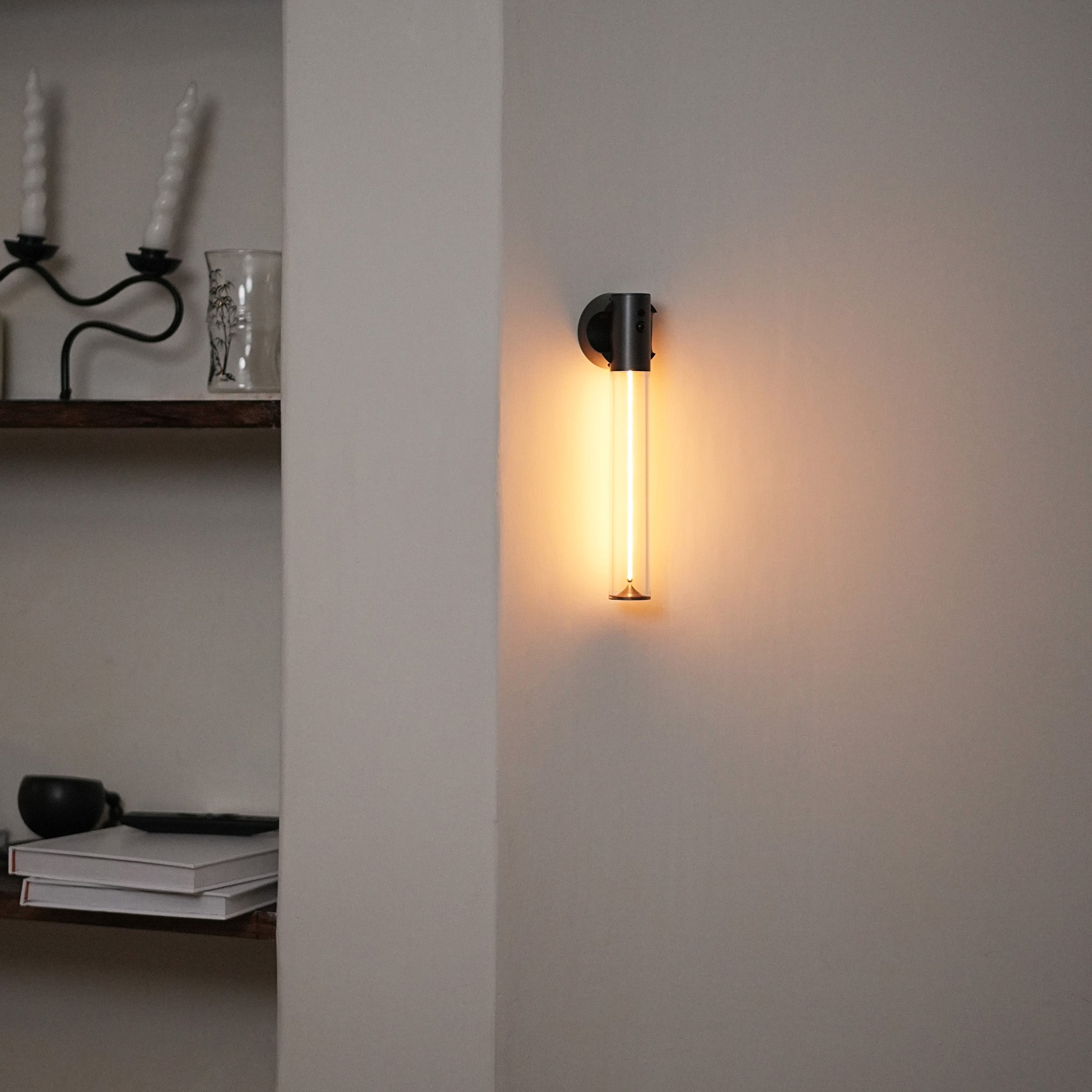 Motion Sensor LED Night Light: Auge Light is a portable, rechargeable night lamp ideal for bedroom, hallway, and closet. - Auge Light