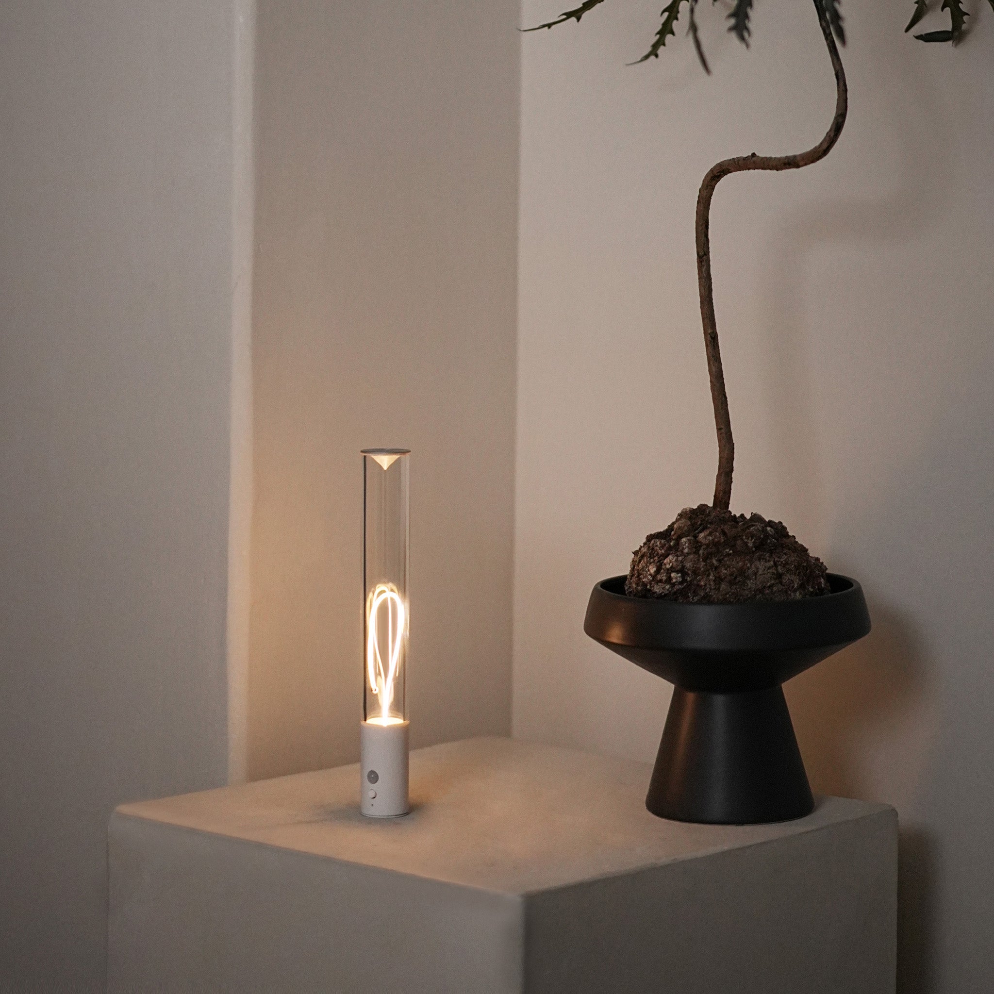 Motion Sensor LED Night Light: Auge Light is a portable, rechargeable night lamp ideal for bedroom, hallway, and closet. - Auge Light