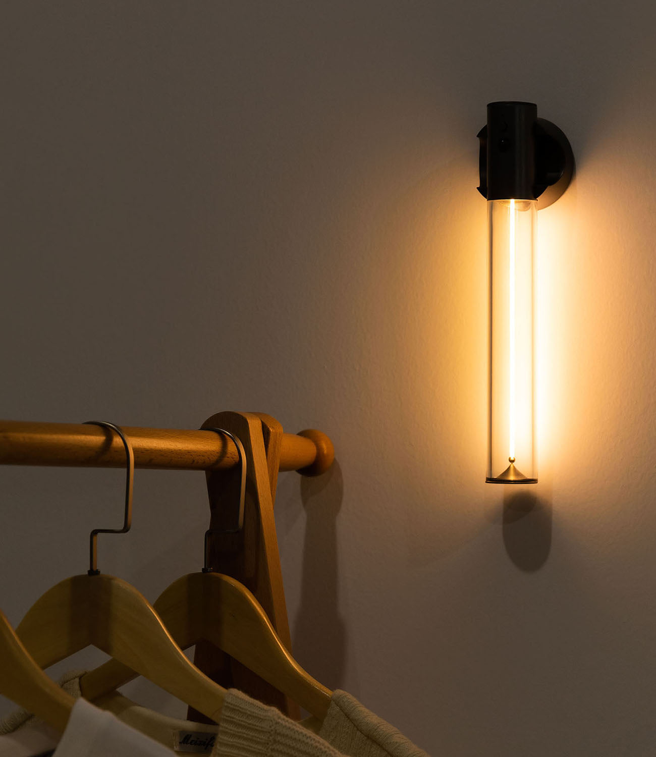 auge light wall light in closet setting for mobile